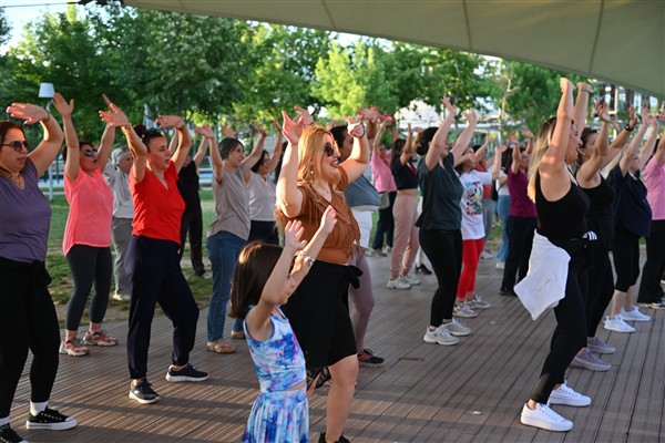 Atatürk Kent Parkı’nda zumba etkinliği düzenlendi<