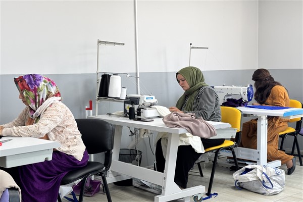 Eyyübiye Belediyesi Kadın Meslek Edindirme ve Yaşam Merkezi'nde eğitimler sürüyor<