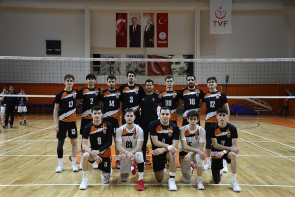 İnegöl Belediyespor Voleybol Takımı, Doğu Akademi’yi 3-0 mağlup etti<