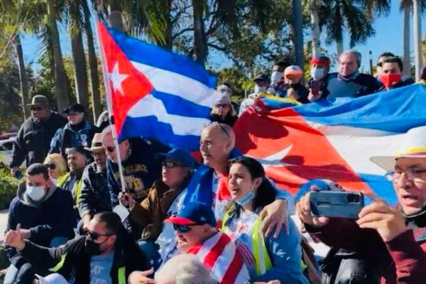  Çin Küba'ya desteğini açıkladı<