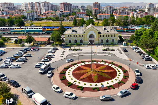 Kayseri'de çevre rengarenk çiçeklerle donatılıyor<