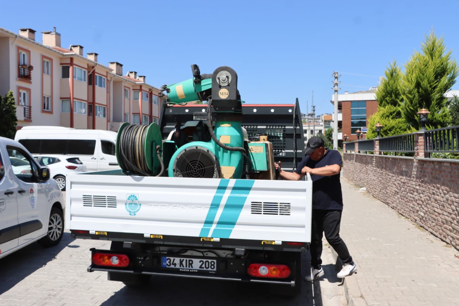 Yalova Belediyesi'nden sivrisinekle mücadele için larva ilaçlaması<