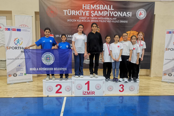 Aras: Büyükşehir sporcuları ülkemizi gururlandırmaya devam ediyor<