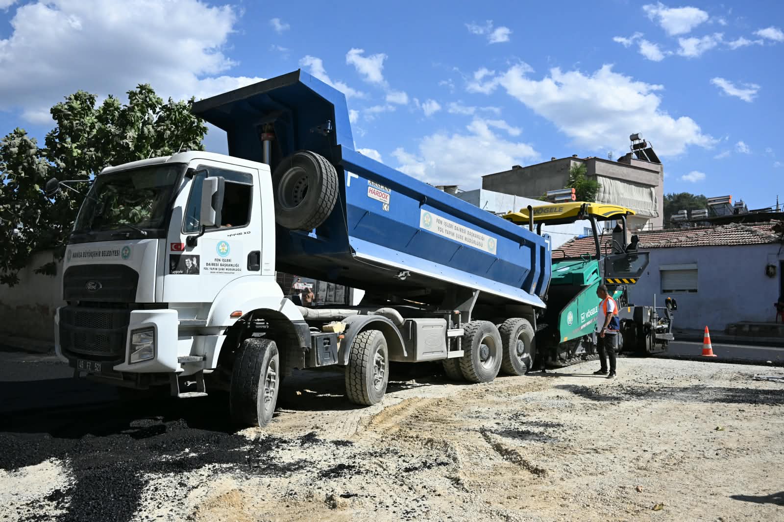 Salihli Çiçek Caddesi’nde 3 bin ton sıcak asfalt serilecek