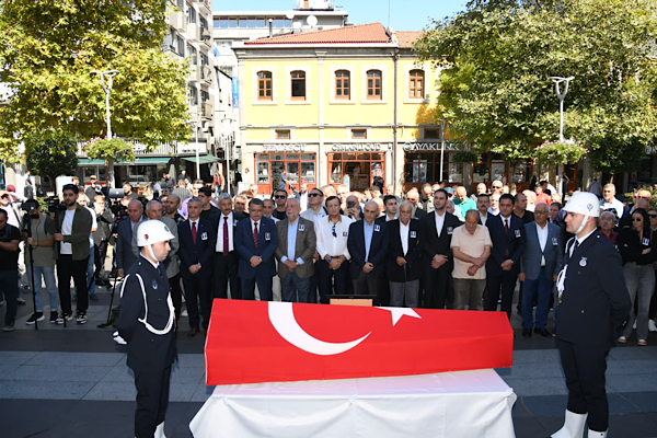Melek son yolculuğuna uğurlandı