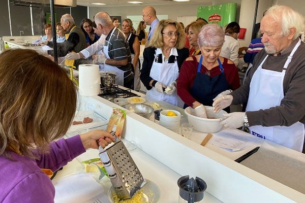 Muratbey destekli İkinci Bahar Akademisi ilk mezunlarını verdi<