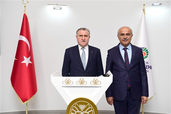 Bakan Bak: Deprem yaşayan şehirlerimizi ayağa kaldırmak önemli