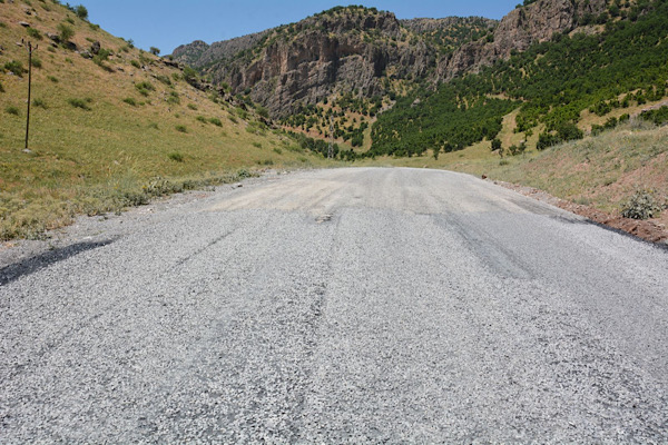 Siirt’in Pervari ilçesindeki köy yolu çalışmaları tamamlandı