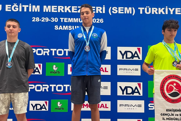 Bursa Büyükşehir Belediyesporlu yüzücülerden Türkiye Şampiyonası'nda 3 madalya<