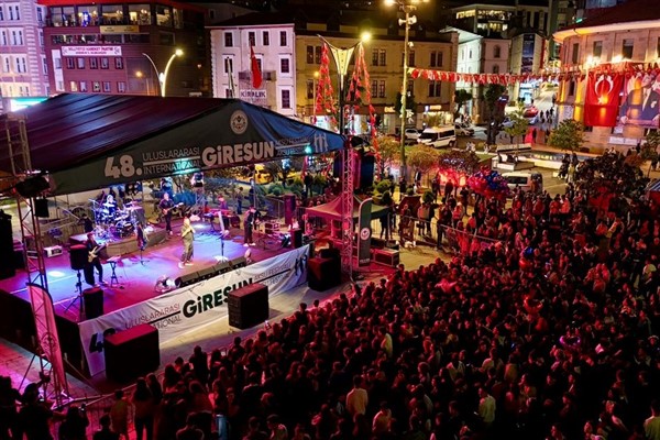 Uluslararası Aksu Festivali'nde konser coşkusu