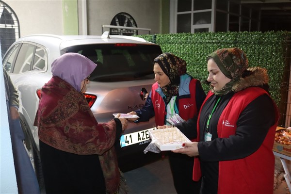 İzmit Belediyesi, Yenişehir Rahmet Camisinde cemaat ile buluştu