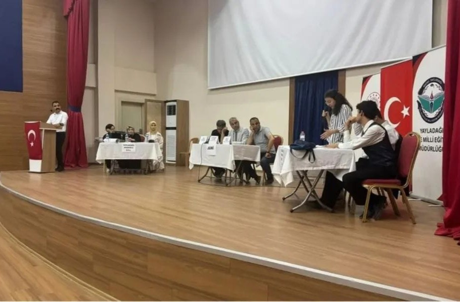 Yayladağı’nda münazara finali gerçekleştirildi<