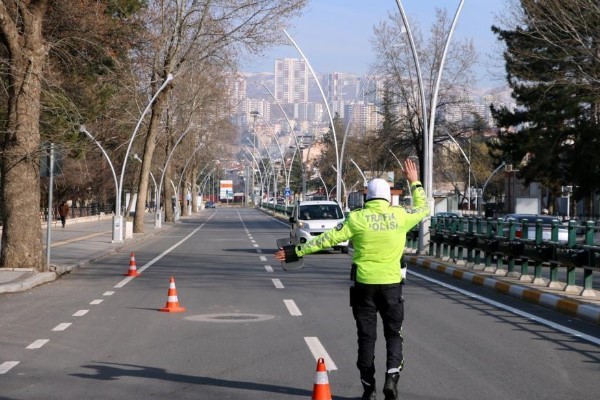 Ülke genelinde son 1 haftada 2 milyon 200 bin 922 araç denetlendi<