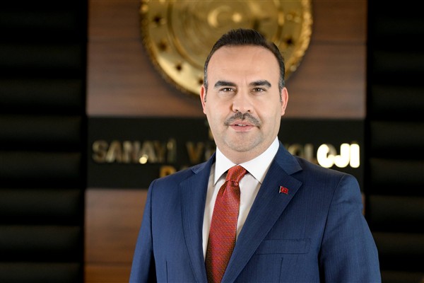 Kacır, Uluslararası Ekonomi Zirvesi’nde iş dünyasıyla buluştu<