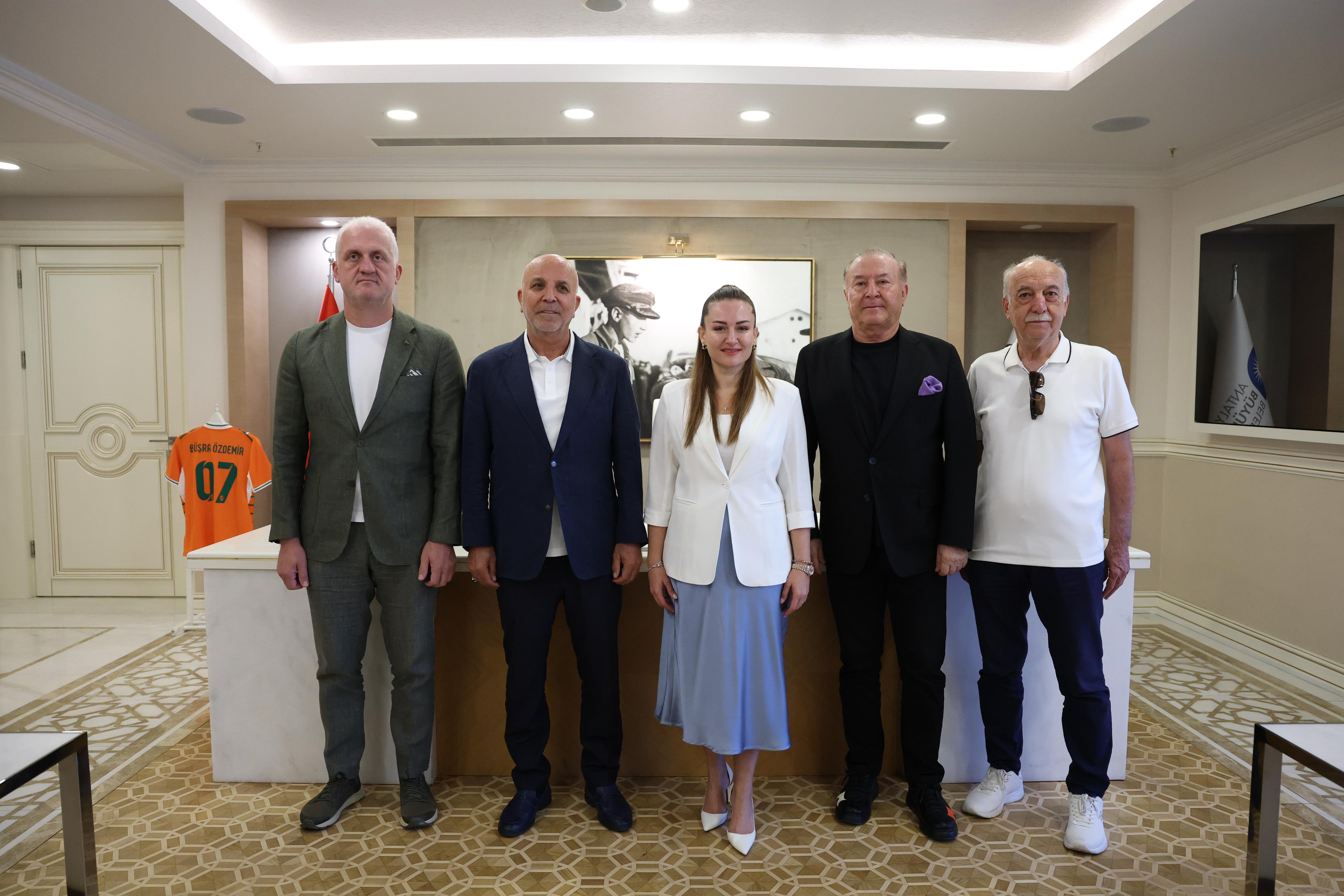 Antalya Büyükşehir Belediye Başkan Vekili Özdemir, Alanyaspor yönetimini ağırladı<