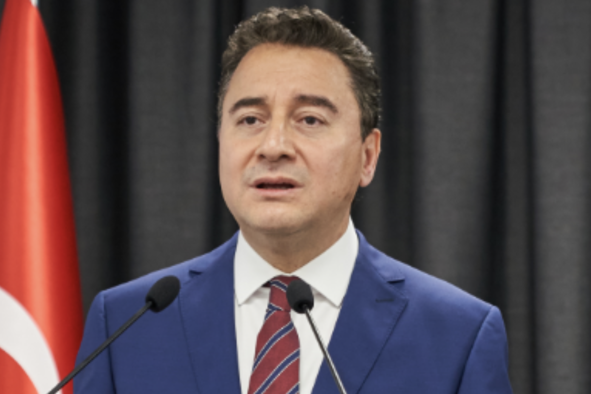 Babacan: Türkiye barış için öncü rol üstlenmeli<