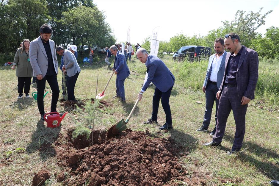İnegöl’de Çevre Haftasında 150 fidan toprakla buluştu<