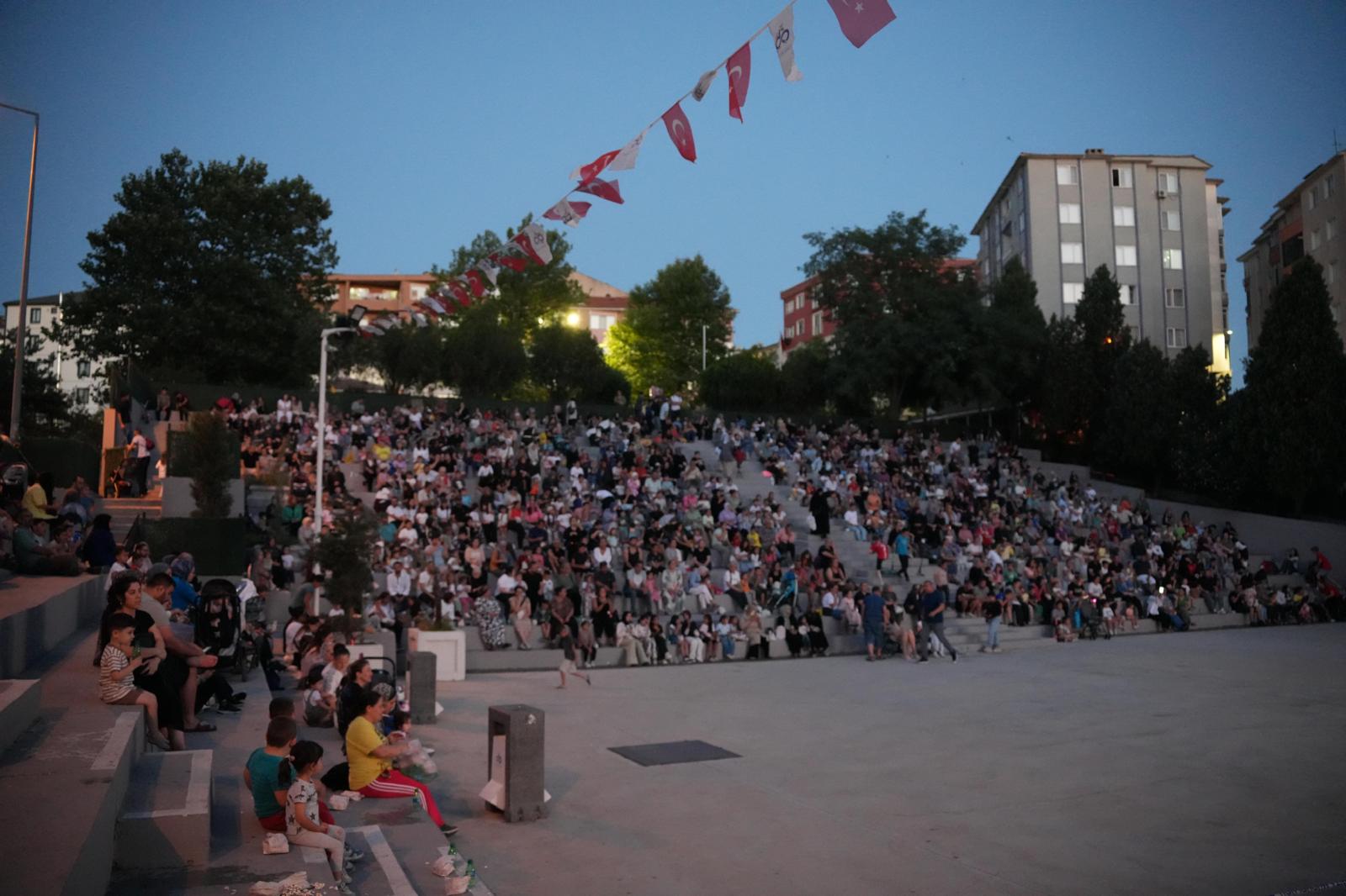 Çorlu'da Açık Hava Sinema Günleri başladı<