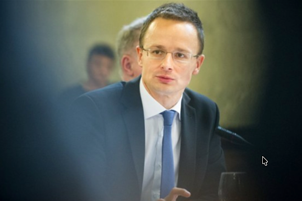 Szijjarto: Brüksel’in aşırı ideolojik dış politikası Avrupa’yı izole ediyor<