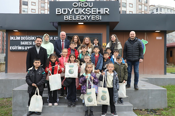 İklim Değişikliği ve Sıfır Atık Eğitim Merkezi çocuklara kapılarını açtı<