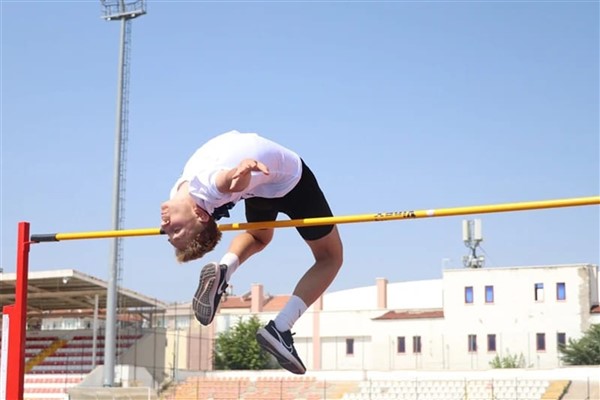 Karamanlı atlet Arıkan, Atletizm Milli Takımına davet edildi<