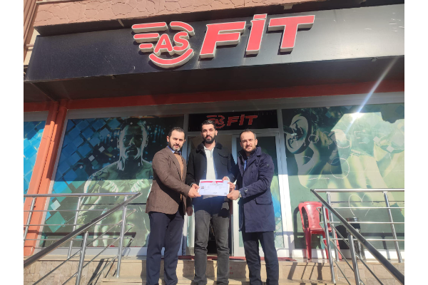 Düzce'de spor tesislerine teşekkür belgesi veriliyor