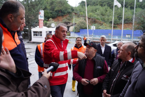 İBB Başkanvekili Aslan, selden etkilenen bölgelerde incelemelerde bulundu