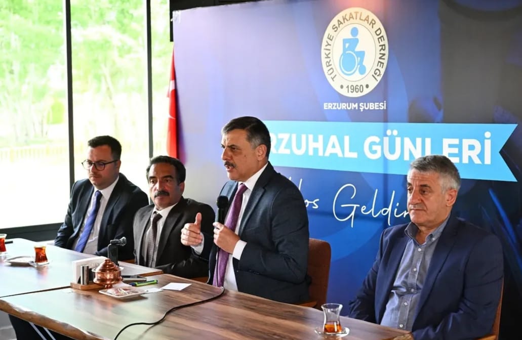 Vali Çiftçi, engelli vatandaşlarla buluştu<