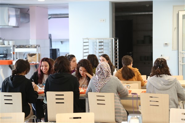 İBB’den öğrencilere eğitim, kıyafet ve ulaşım desteği
