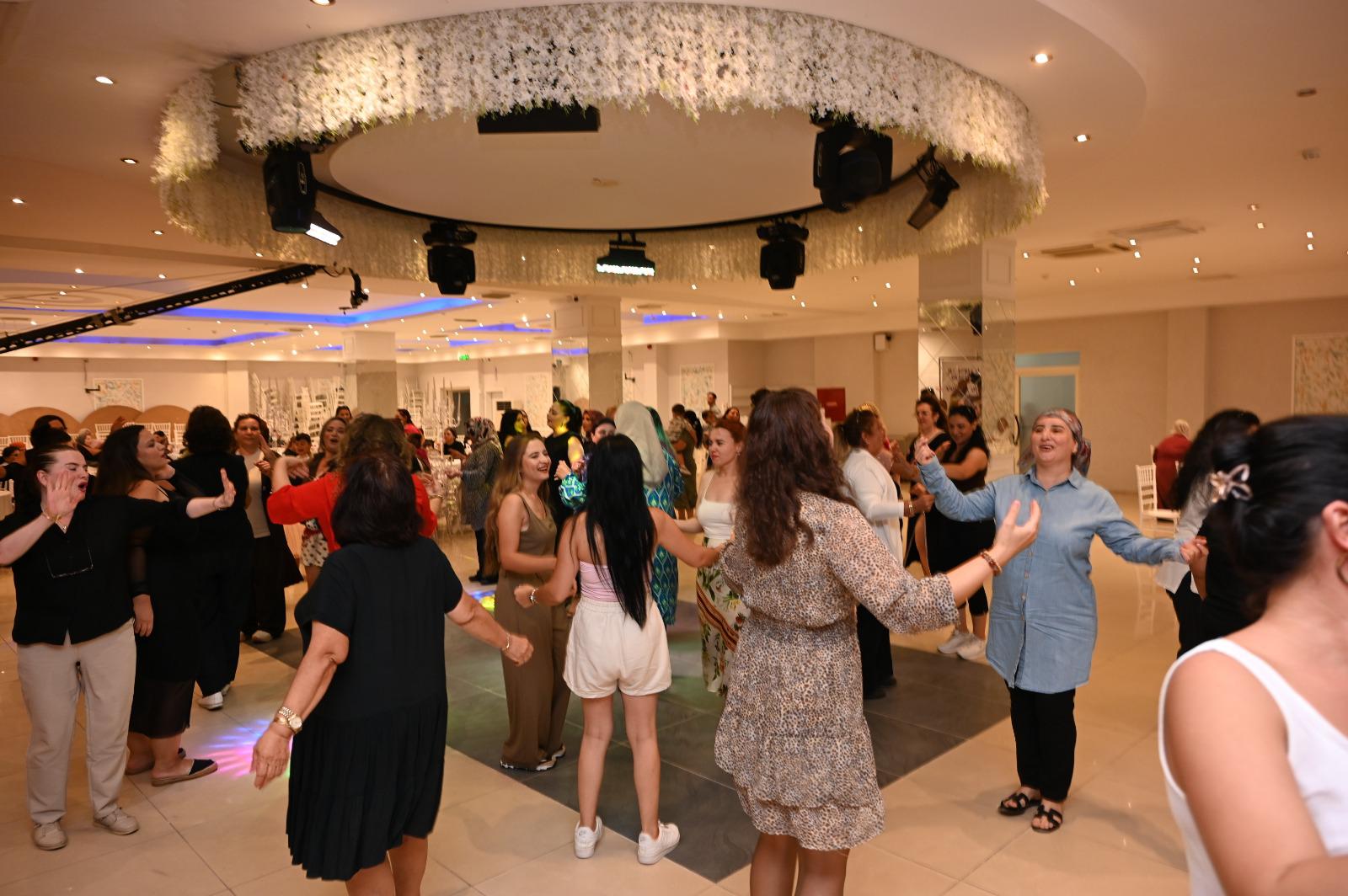 Kepez’de kadınlar matinesi düzenlendi<