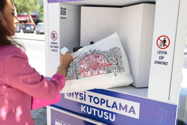 Konak’ta tekstil atıkları giysi toplama kutularında geri dönüştürülecek<