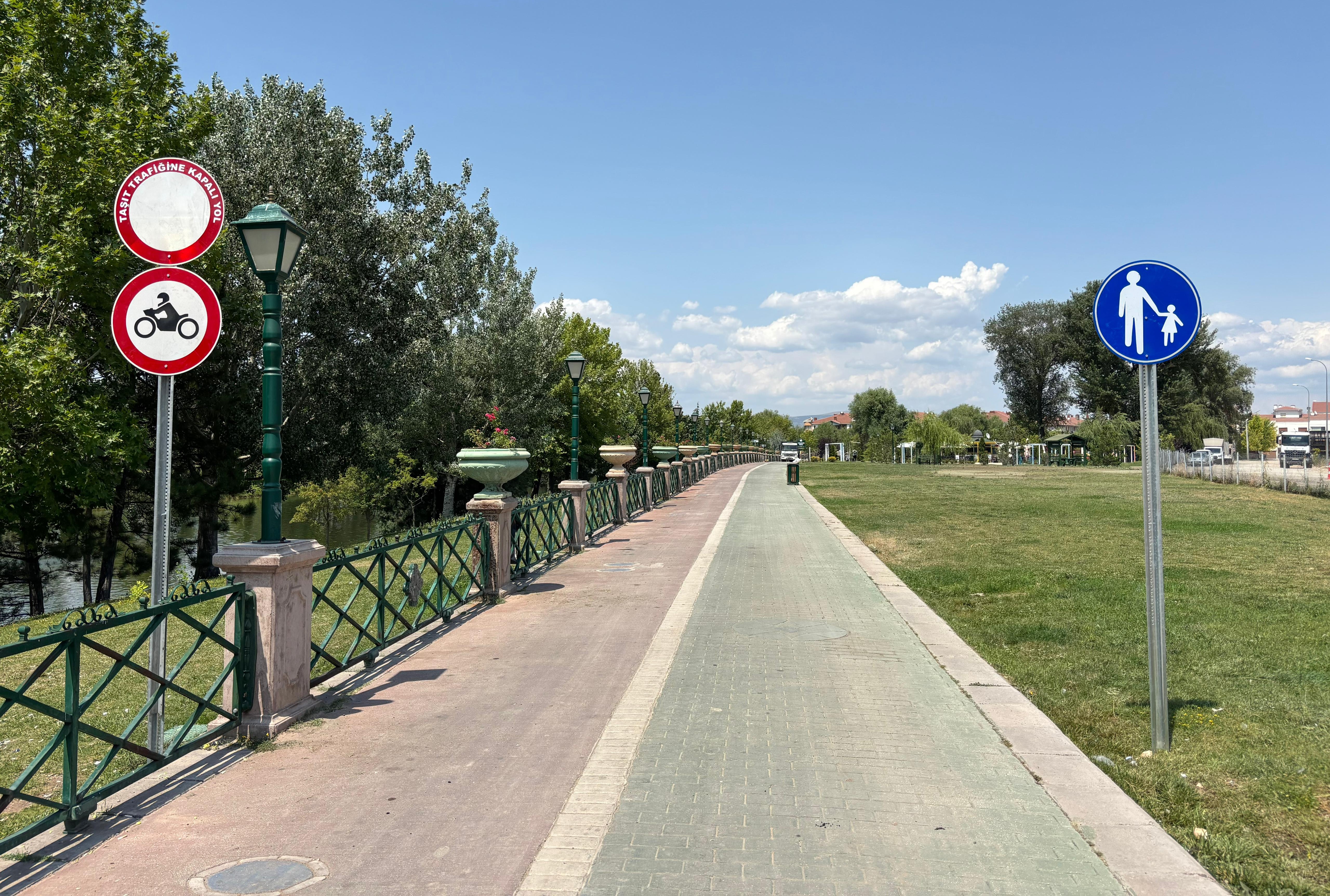 Eskişehir Büyükşehir Belediyesi'nden caddelerde yenileme çalışması