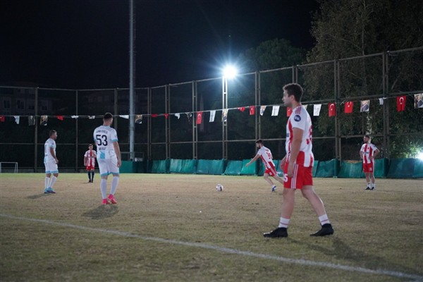 Konyaaltı Mahalleler Arası Futbol Turnuvası’nda çeyrek final mücadelesi<