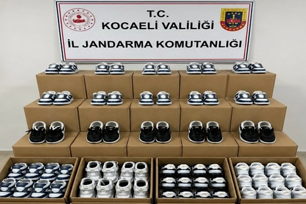 Kocaeli’de 3,2 milyon TL değerinde sahte spor ayakkabı ele geçirildi