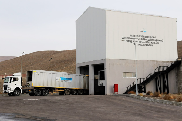 Van Büyükşehir Belediyesi ilk 7 ayda 138 bin ton evsel atığı bertaraf etti<