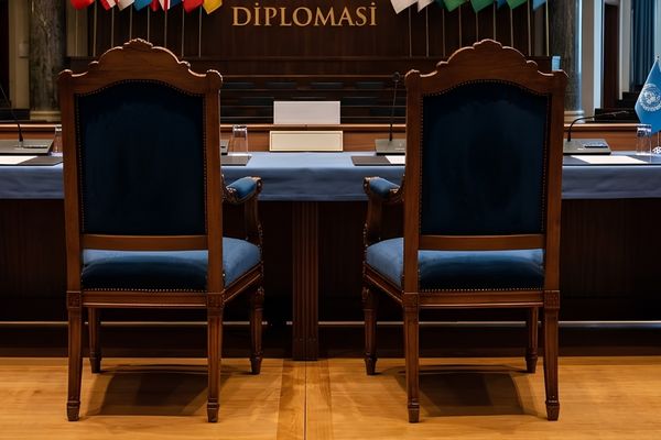 Pakistan Dışişleri Bakanı Dar, Almanya Büyükelçisi Sharif’i kabul etti<