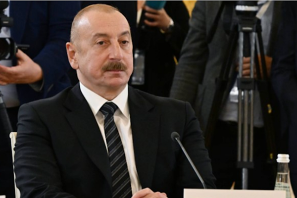 Aliyev, BAE Enerji ve Altyapı Bakanı el-Mezrui kabul etti<