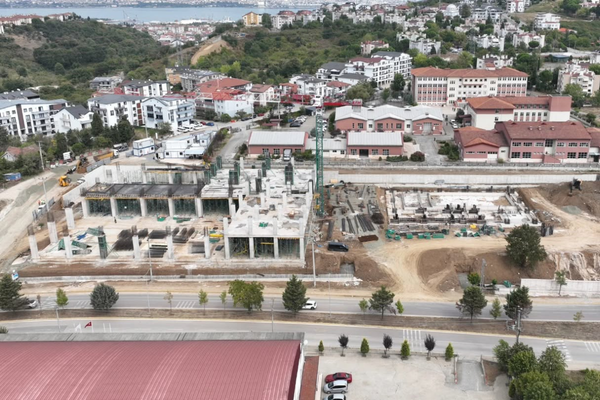 Gölcük’te çok amaçlı spor kompleksi ve kapalı yüzme havuzu inşa ediliyor<