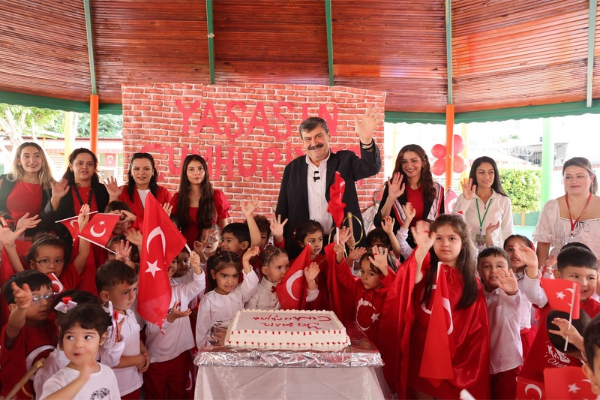 Toroslar’ın gündüz bakımevlerinde Cumhuriyet Bayramı kutlandı<