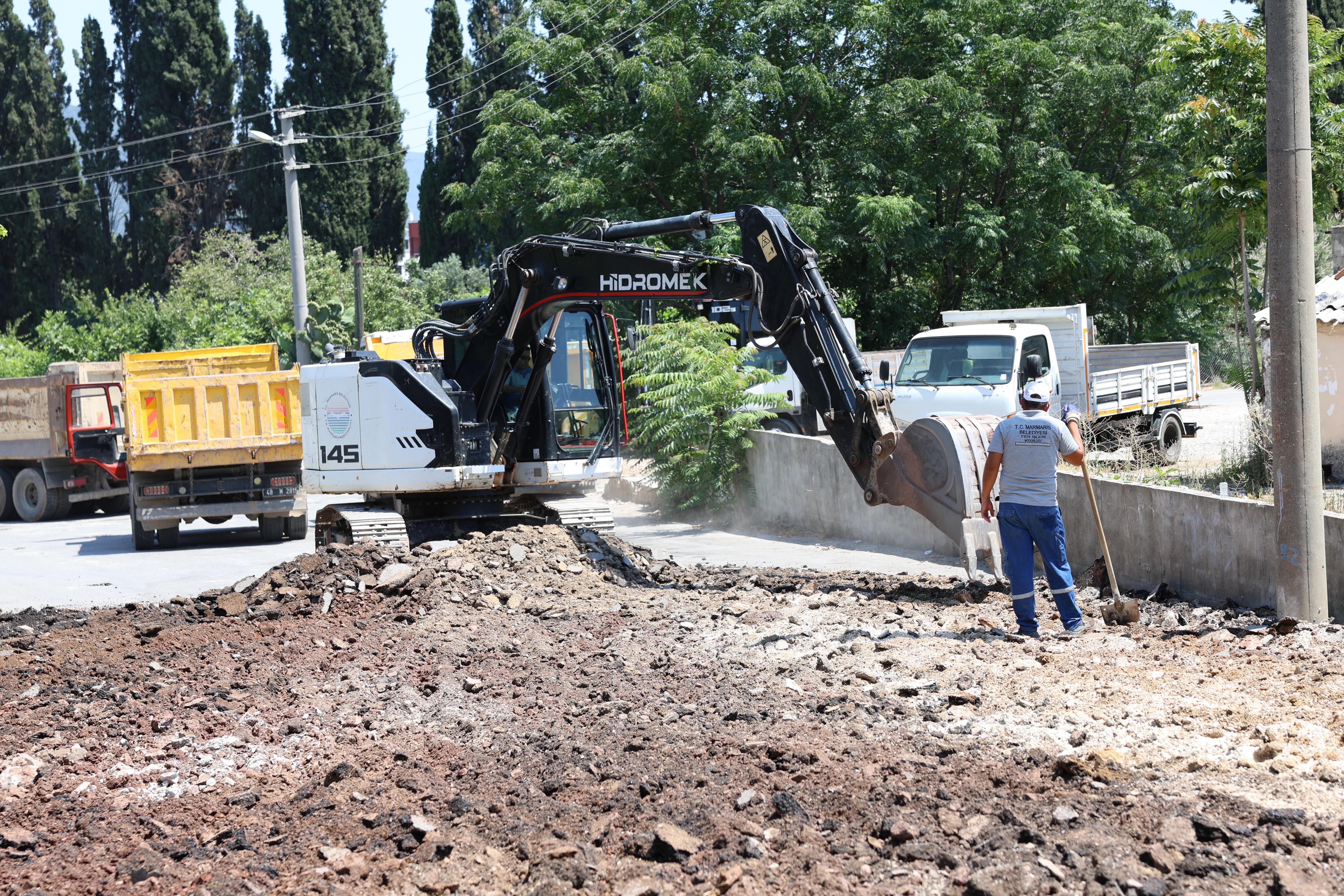 Çamdibi Mahallesi’nde yol yenileme çalışması başladı<
