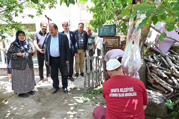 Isparta Belediyesi’nden vatandaşlara evde kurban kesim hizmeti <