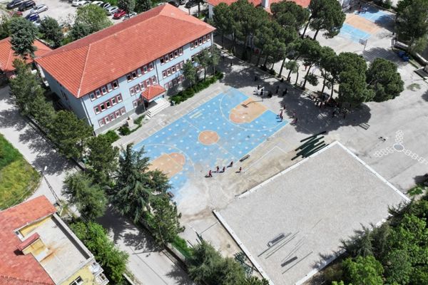 Isparta Belediyesi’nden okullara spor yatırımı<
