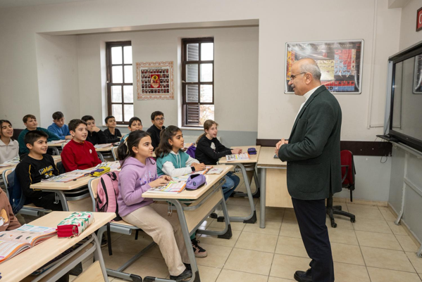 Başkan Er, Semt Konağı öğrencilerini ziyaret etti<