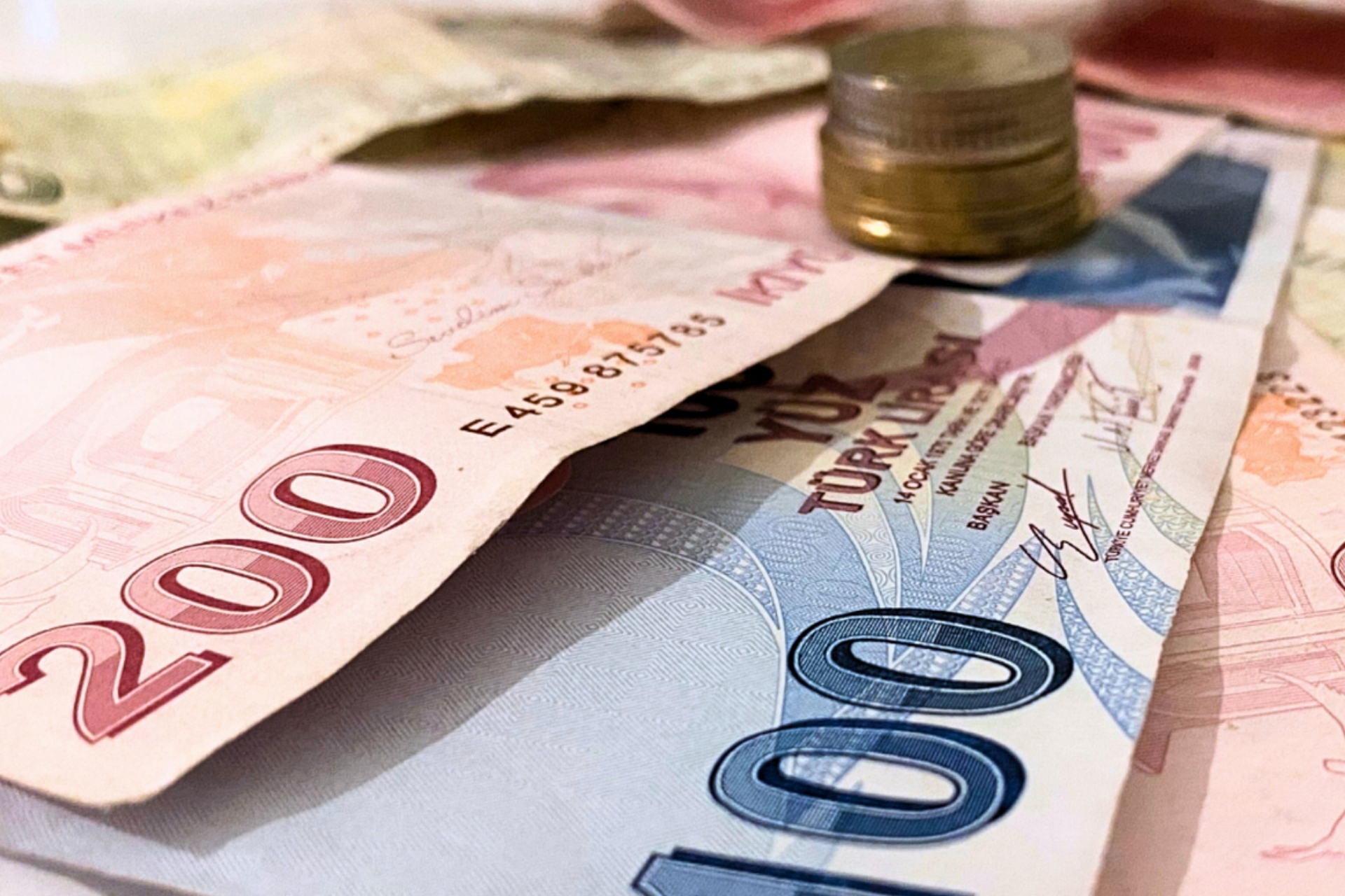 Enflasyonda düşüş sürüyor, riskler devam ediyor<