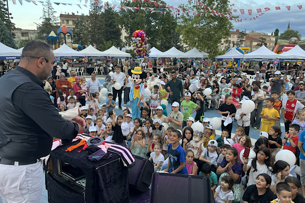 İlçe şenliklerinin altıncı adresi Yenişehir Millet Bahçesi oldu<