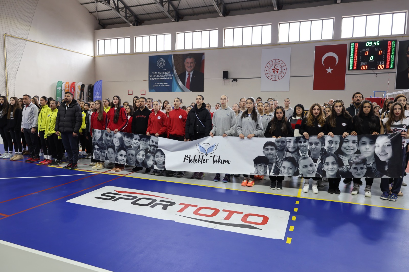 Okul Sporları Voleybol Yıldızlar Yarı Final müsabakaları Karaman'da başladı