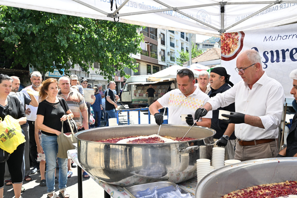 Manisa Büyükşehir Belediyesi'nden Muharrem ayında aşure ikramı