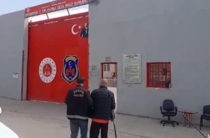 Hatay'da dolandırıcılık suçundan aranan şahıs yakalandı