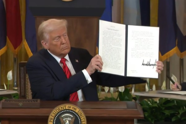 Trump yönetimi bazı ABD şirketlerine Çin'e satışları durdurmalarını emretti