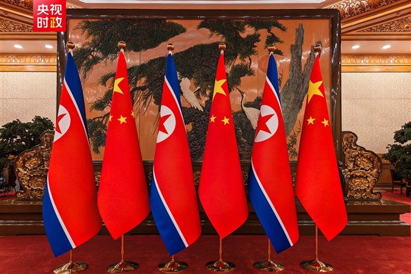 Xi, Kuzey Kore lideri Kim Jong-un ile görüştü<